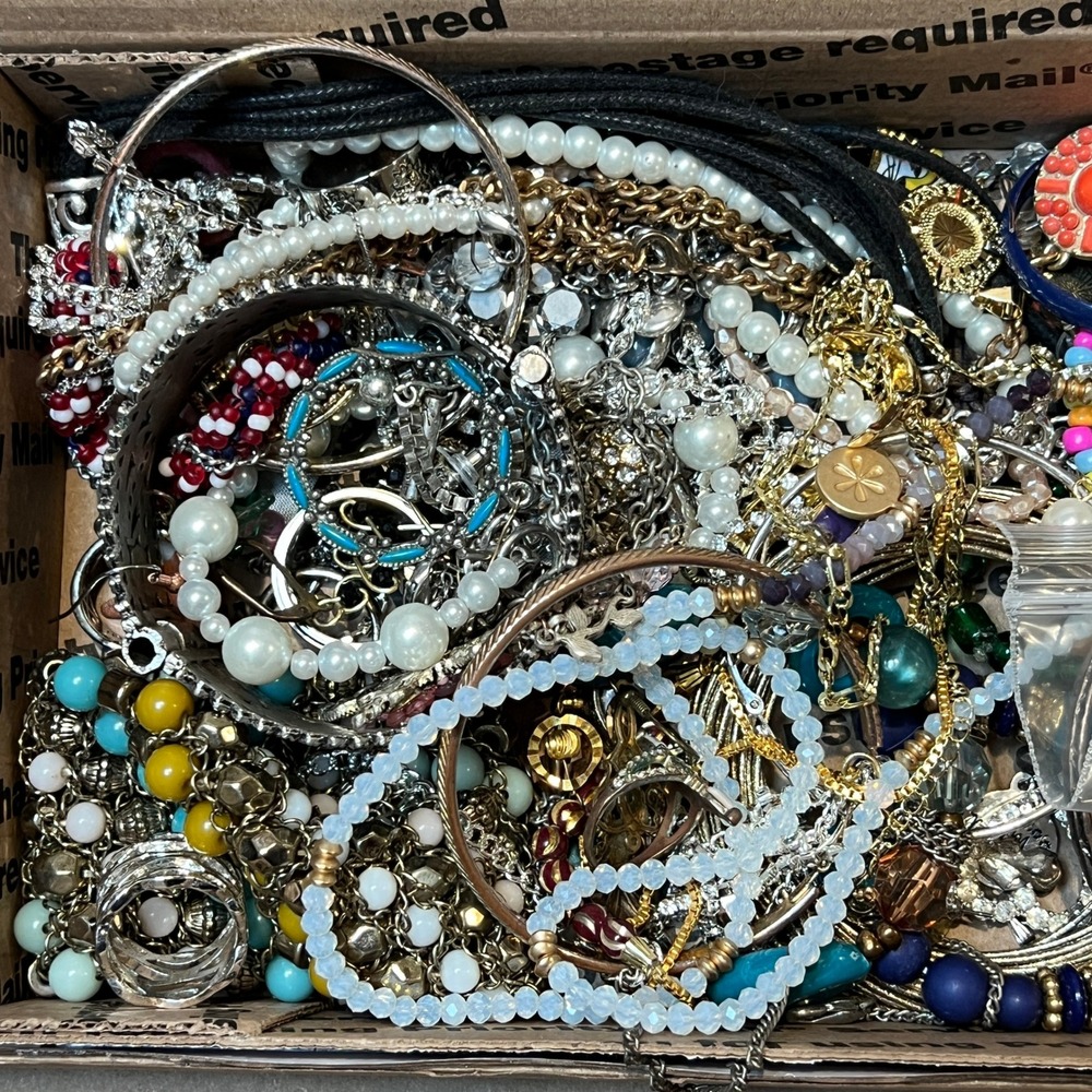 2.6 Lbs Craft Jewelry Lot Broken Repair Repurpose Wearable Harvest Resell - Picture 2 of 8